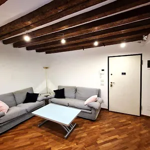 Magnifico Ristrutturato Apartment Milan